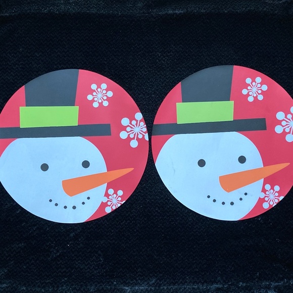 Set of 2 Round Vinyl Placemats/Snowman in Top Hat/15 Inch Diameter/LIKE NEW!!! - Picture 2 of 2